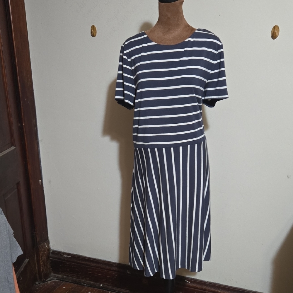 B66 NWT LOFT Striped Midi Dress Sz 14 Cut Out Back Stretch Charcol Lightweight